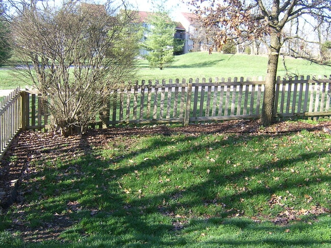 patio trasero cercado - 361 Fox Village Ct