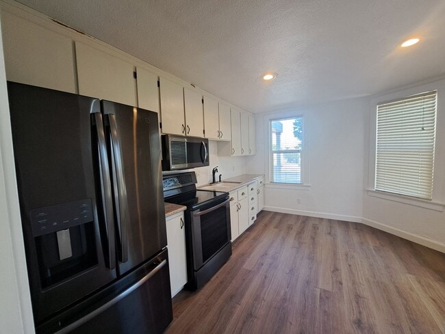 532 West St Unit 100