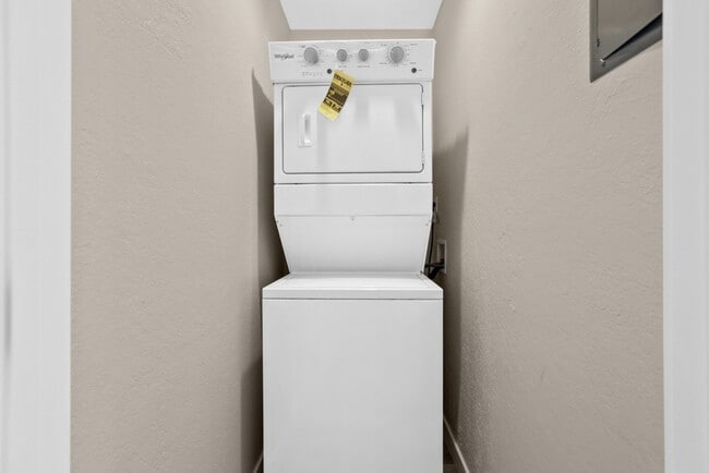 Photo - Hamilton Courtyard Apartments