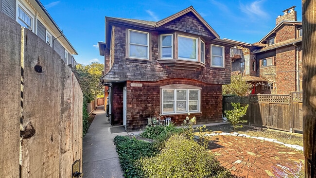 Cozy, welcoming walkway with privacy - 2620 Regent