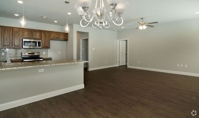 Building Photo - Beautiful 4/2 + Private Fenced Yard + Addi... Rental
