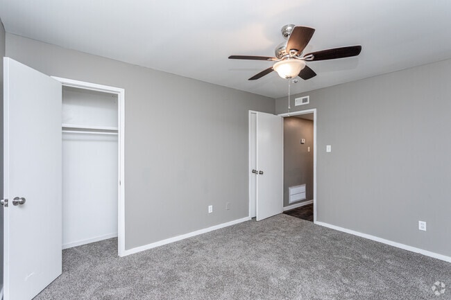 2HAB, 2BA - 980 ft² - Normandy Place Apartments