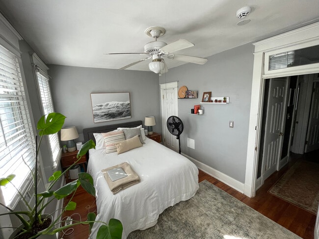Photo - 1122 Owen Place NE Unit Frontbedroom