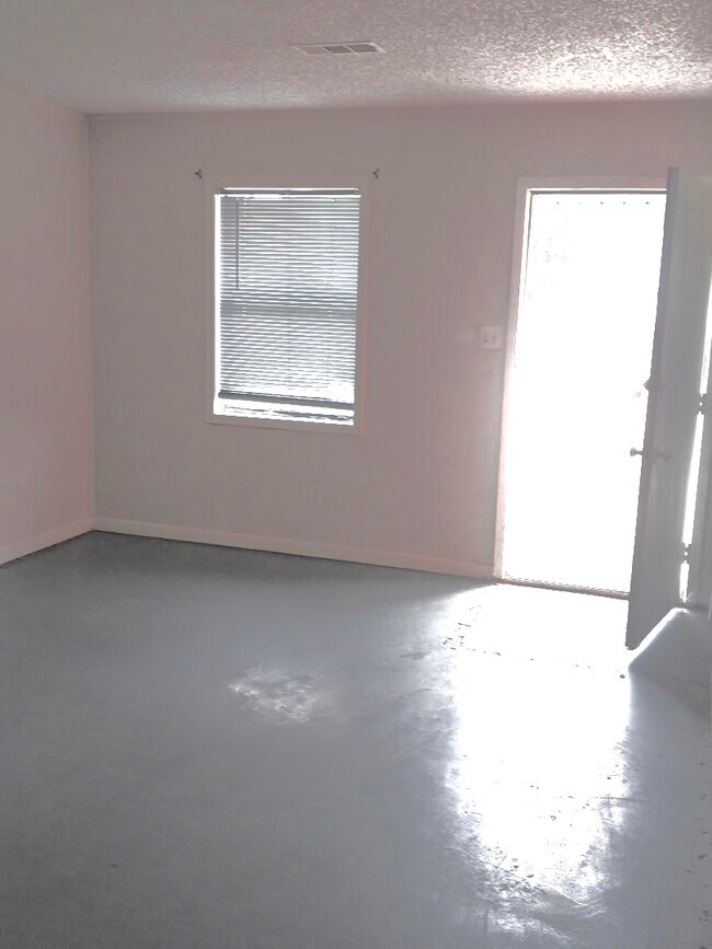 3309 Barrett Cir