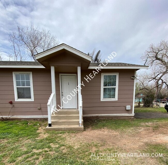 Building Photo - 944 SE 14th St Unit #1