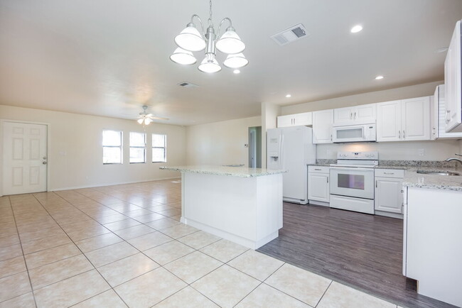 Photo - 1009 Nicholas Pkwy W
