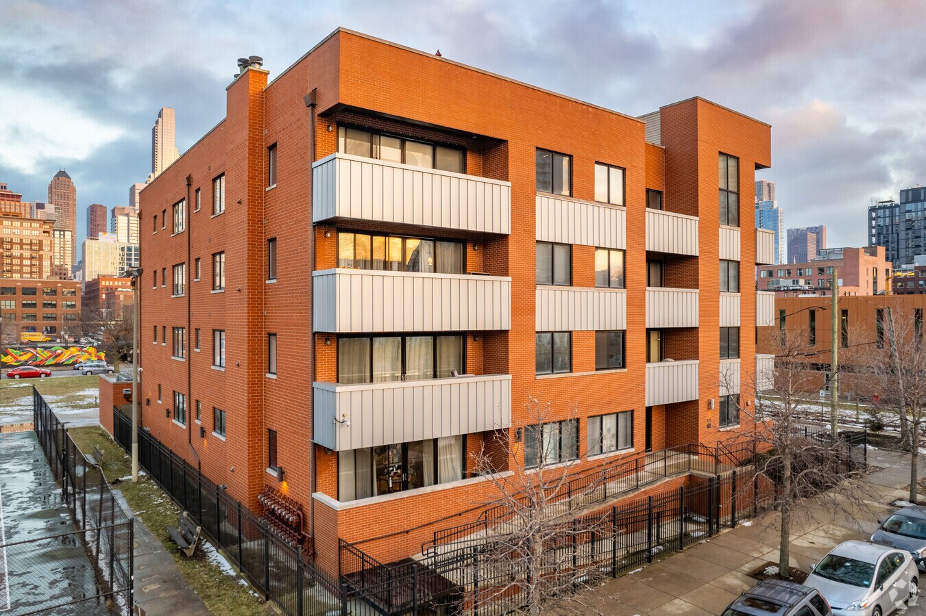 Photo - 825 N Hudson Ave