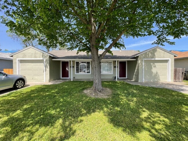 Building Photo - 700-702 Poplar Avenue Unit 700