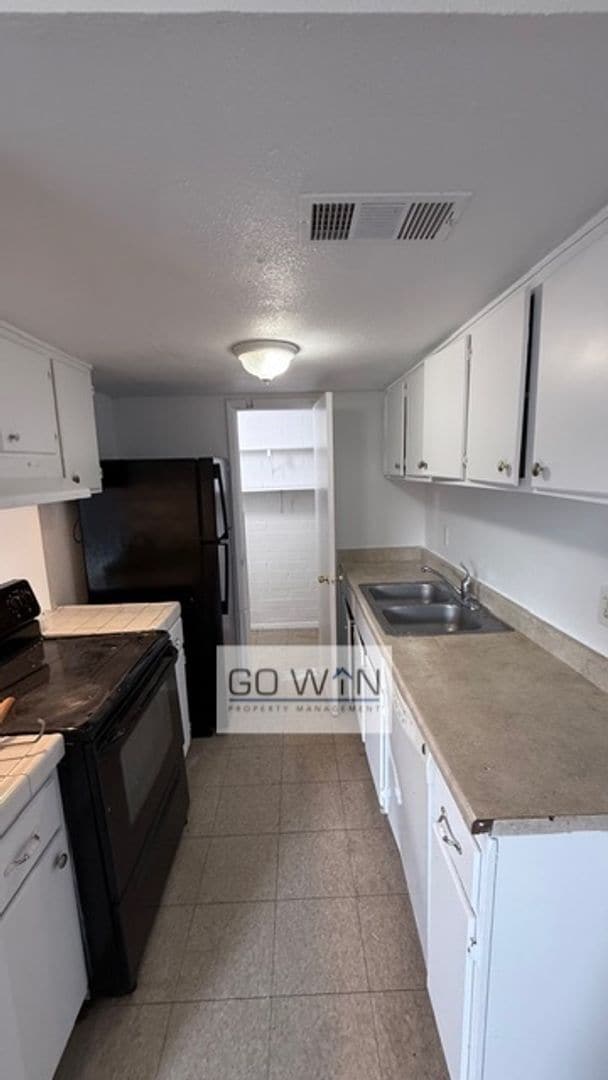 Photo - 3 Bed/ 1 Bath Townhouse - W/ Washer Dryer