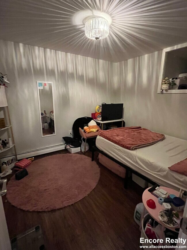 Photo - 153 Salem St Unidad 13