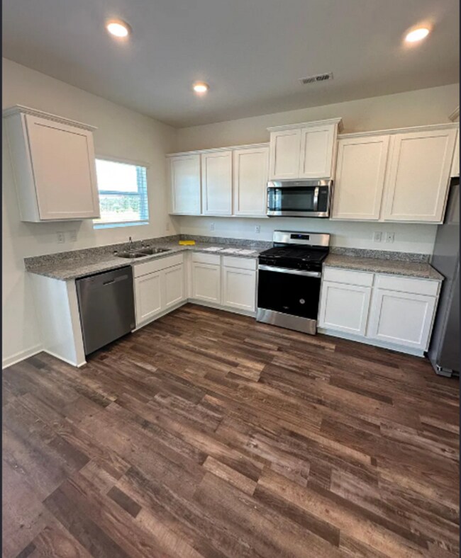 229 Chelsea Pk Cir