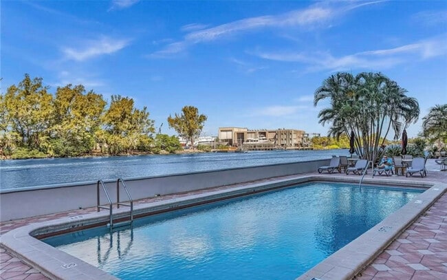 Photo - 1401 N Riverside Dr Unidad 1205