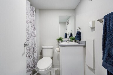 Photo - 1577 Lawrence Avenue West