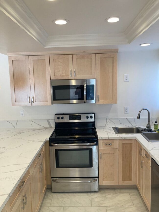 Spacious Tierresanta Condo with Garage! - Spacious Tierresanta Condo with Garage!
