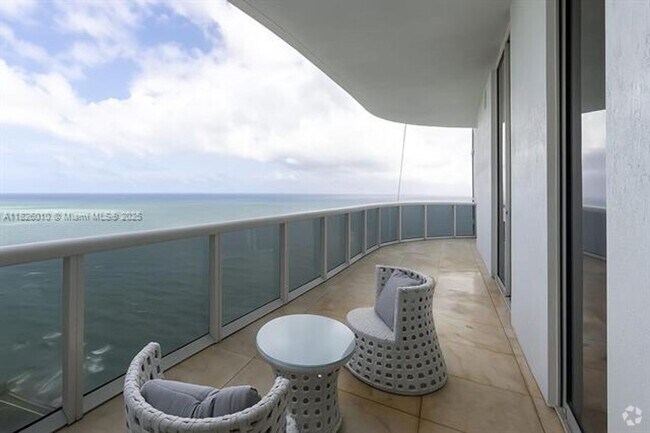 Building Photo - 15811 Collins Ave Unit 15811 Collins Ave appt 4002 Rental