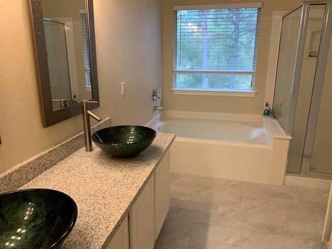 Photo - 42 Blue Creek Pl