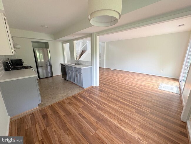 Photo - 307 Charles St