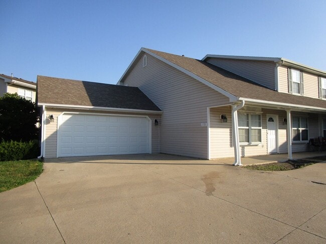 Building Photo - 1725-1727-1727 Louise Cir