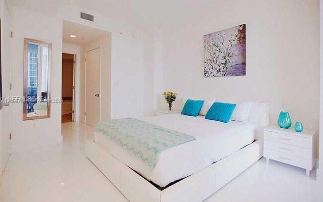 Photo - 18201 Collins Ave