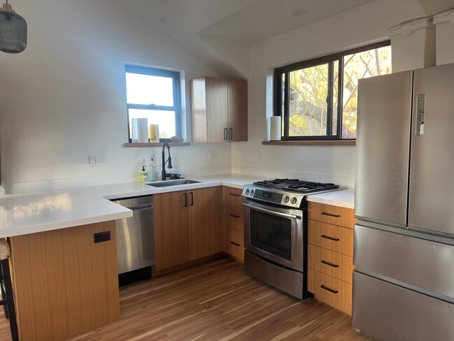 Photo - 124 NW Columbia St Unit #2