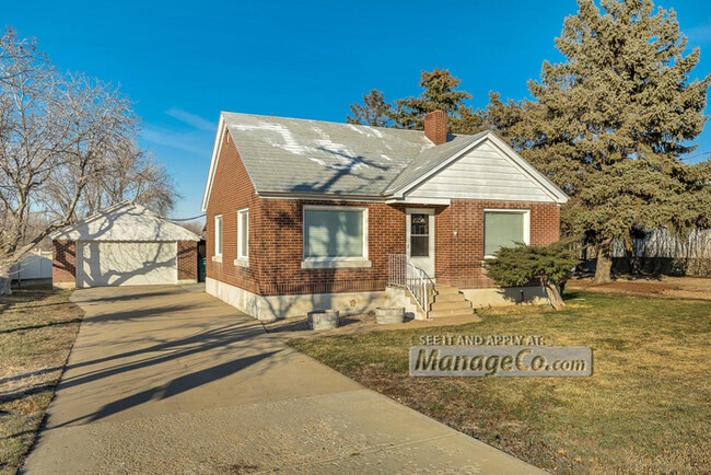 Building Photo - Freshly Renovated Clearfield Rambler | Move-In Ready