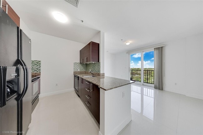 Photo - 2701 SW 3rd Ave Unidad 801