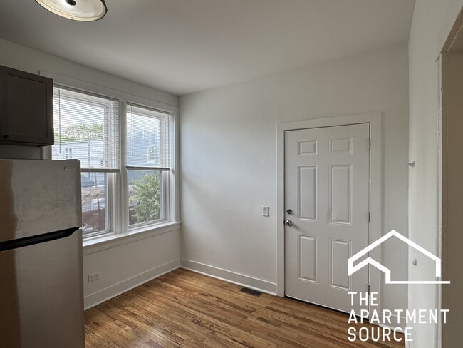 Photo - 3915 W Potomac Ave Unit 1
