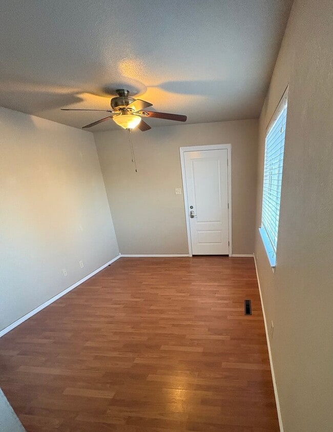 Photo - 1926 E 15th St