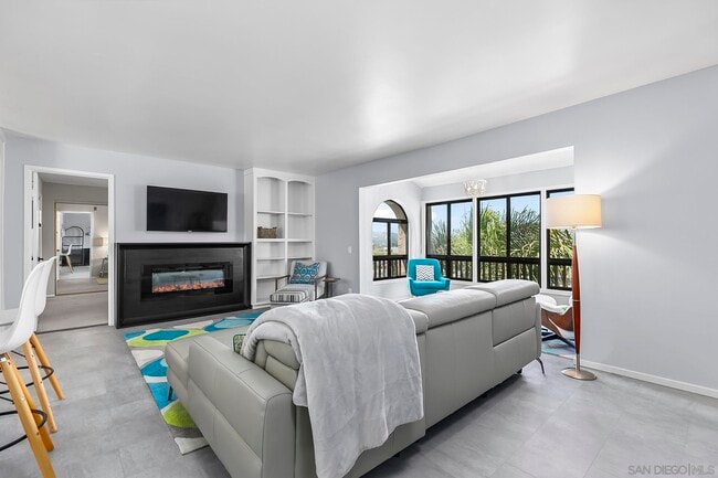 Building Photo - 2510 Clairemont Dr Unit 303 Rental