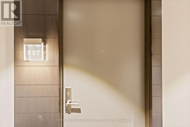 Photo - 15 Merchants' Wharf Unit 507