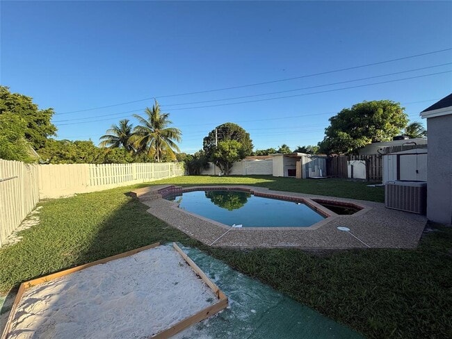 Building Photo - 2451 SW 86th Ave Rental