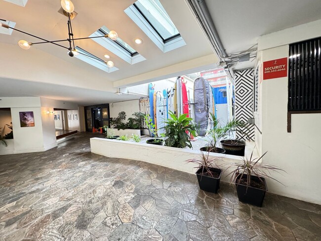 Building Photo - Newly Renovated Studio in the Heart of WAIKIKI