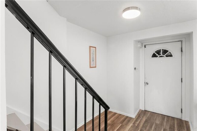 Photo - 310 Enright Ct