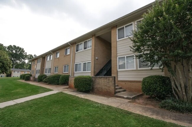 Welcome to The Preserve On Conley Apartments, where comfortable living meets scenic surroundings. Enjoy modern amenities, spacious layouts, and a welcoming community atmosphere. Schedule your visit today to see your new home! - The Preserve On Conley