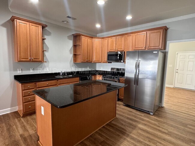 Photo - 7310 Caversham Way