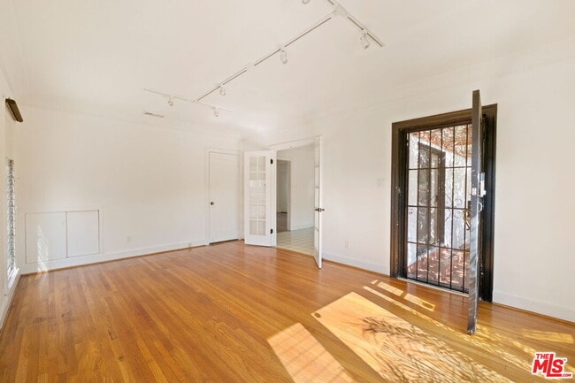 Photo - 813 N Orange Grove Ave