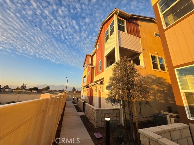 Building Photo - 5961 Huntington Dr Rental