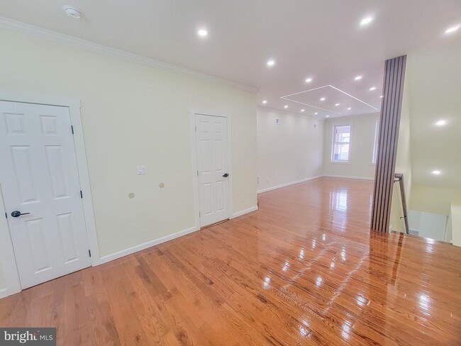 Photo - 5502 Master St