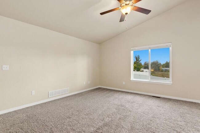 Photo - 422 Tahoe Dr