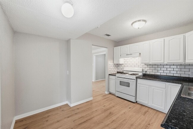 Photo - 1110 NE 17th St