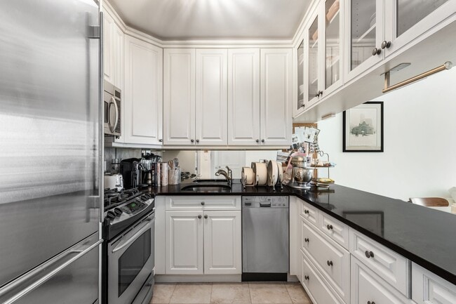 Photo - 130 W 79th St