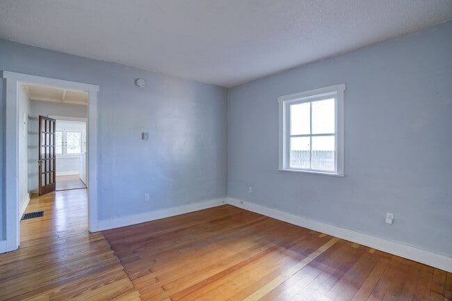 Photo - Turn of the Century Bungalow 1 bed, Downto...