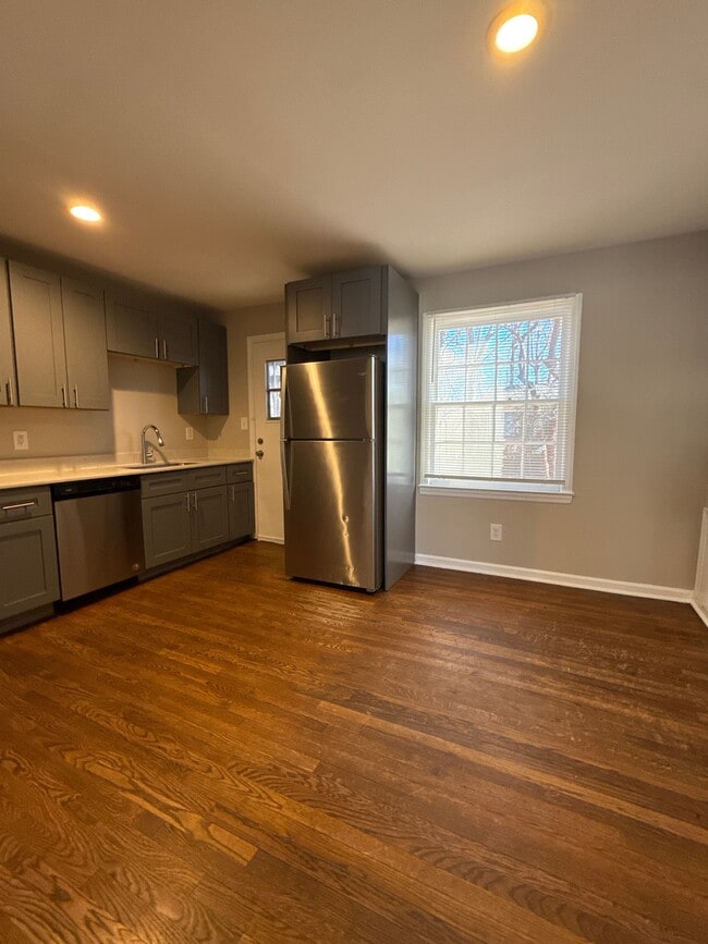 Photo - 135 E Hill St