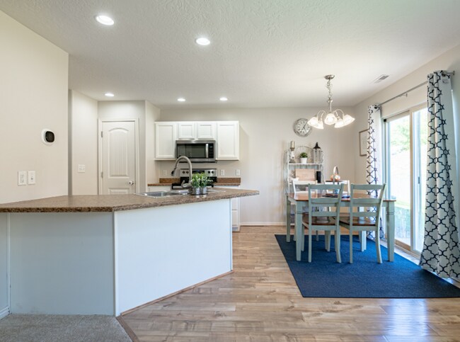 Photo - 1276 Firefly Dr