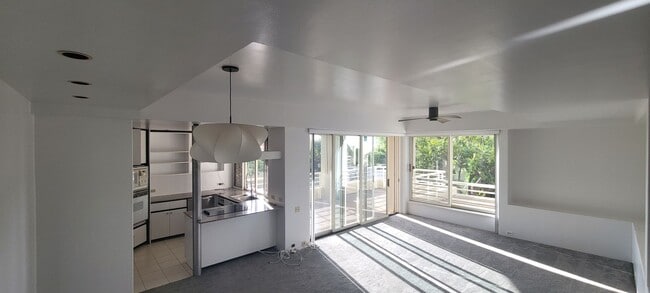 Building Photo - 2 bedroom 2 bath with a view at Palms of W... Unit 204