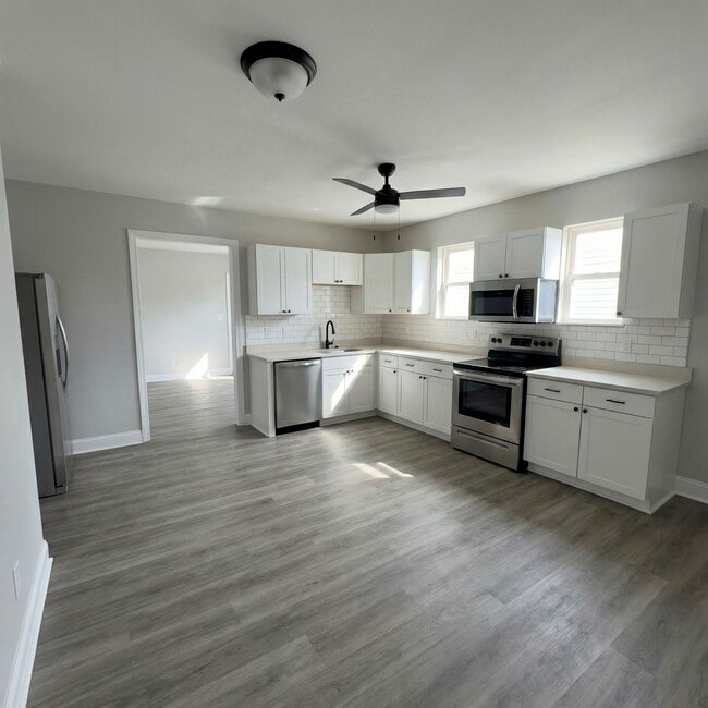 Photo - 841 Lasalle St