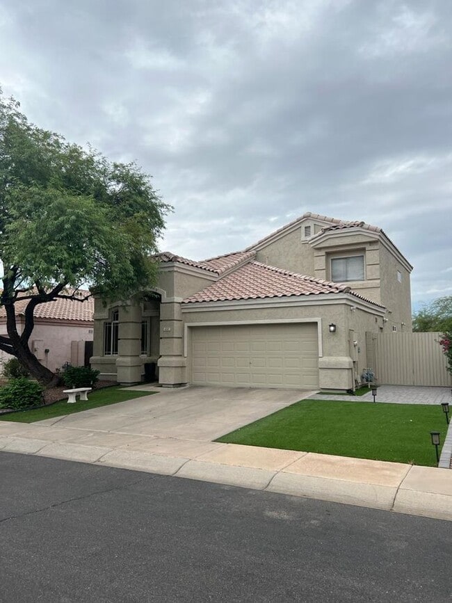Photo - BEAUTIFUL executive style home w/ entertainer's dream backyard!