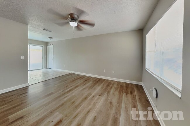Photo - 607 65th Ave W