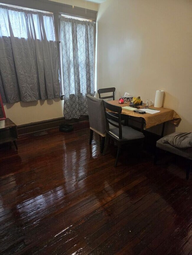 Photo - Spacious Newark Home – 7 Bedrooms, 2 Kitchens