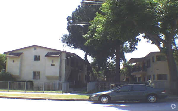 Photo - 853-861 N Raymond Ave Apartments